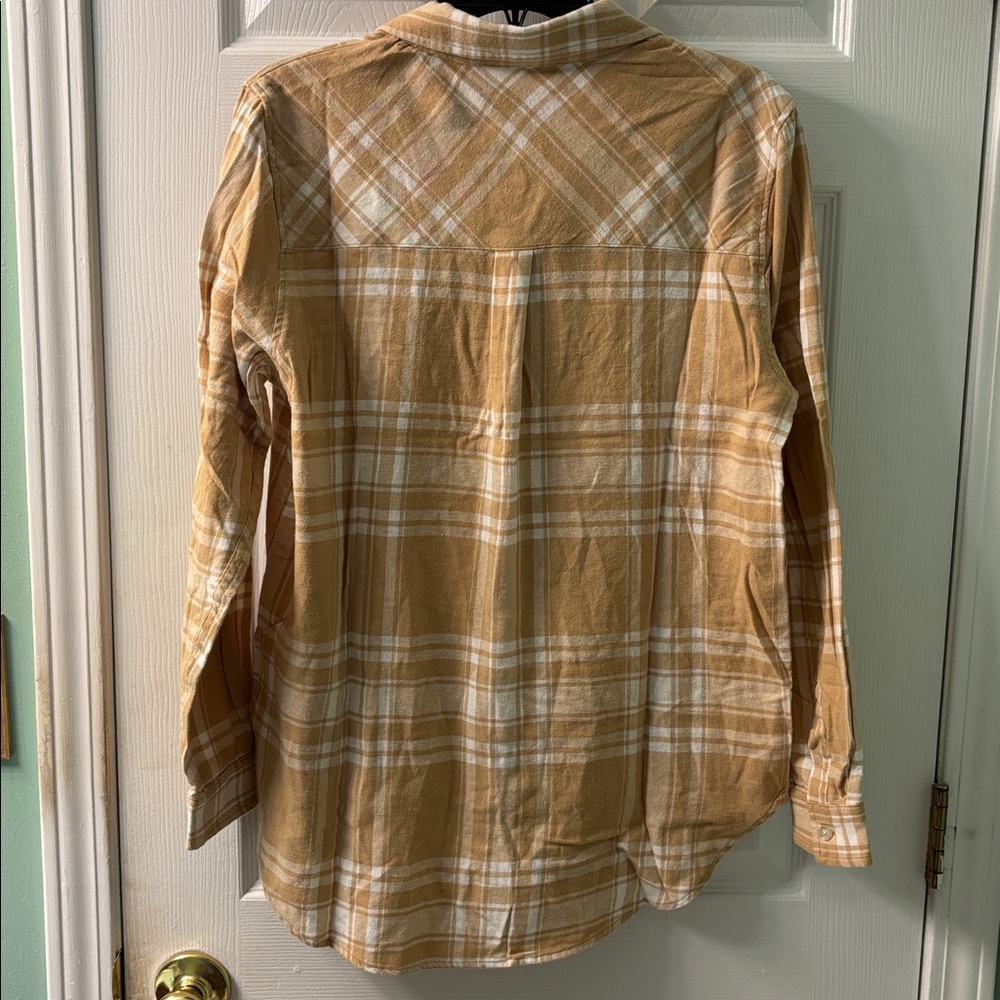 GAP Women’s Relaxed Fit Flannel - Picture 5 of 5